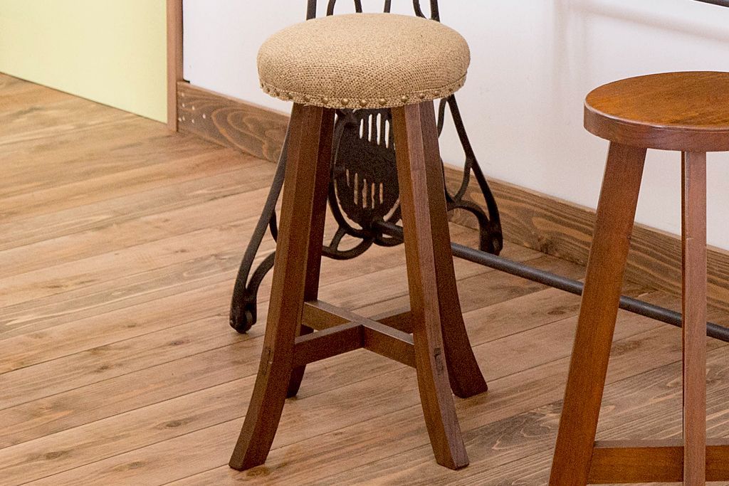 レトロ家具　和製アンティーク　古い木のレトロなクッション座面スツール