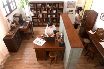 レトロ家具　和製アンティーク　古い木のレトロなクッション座面スツール