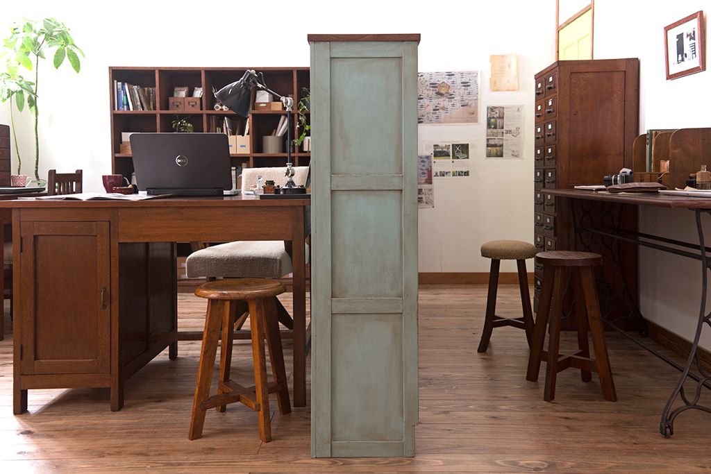 レトロ家具　和製アンティーク　古い木のレトロなクッション座面スツール