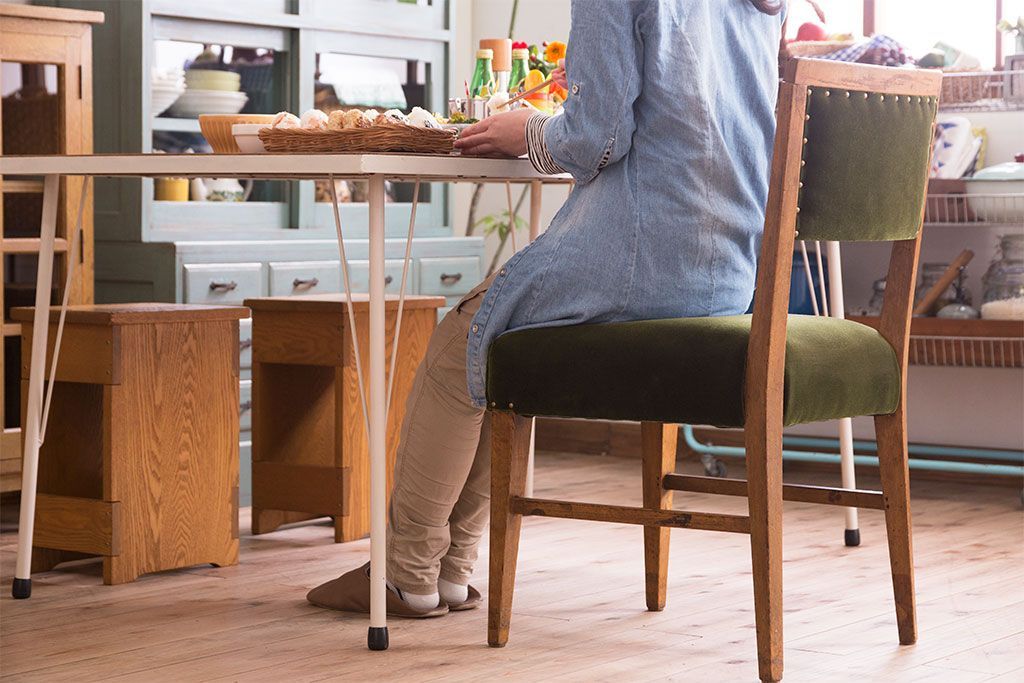 レトロ家具　和製アンティーク　古いナラ材のレトロなチェア