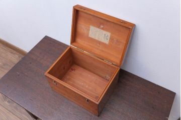 アンティーク雑貨　アンティーク　古い木製の収納ケース(収納箱)