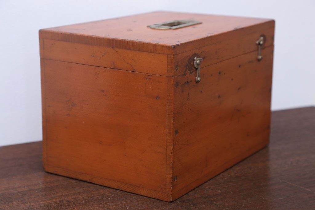 アンティーク雑貨　アンティーク　古い木製の収納ケース(収納箱)