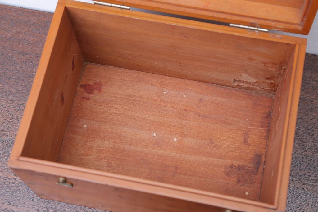 アンティーク雑貨　アンティーク　古い木製の収納ケース(収納箱)