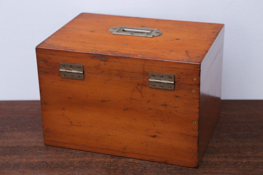 アンティーク雑貨　アンティーク　古い木製の収納ケース(収納箱)