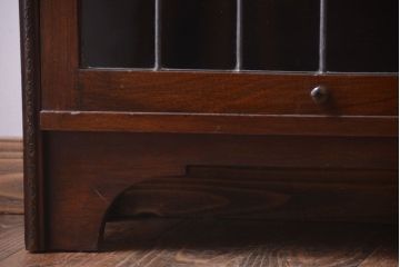 アンティーク家具　イギリスアンティーク　ウォールナット材の高級ブックケース