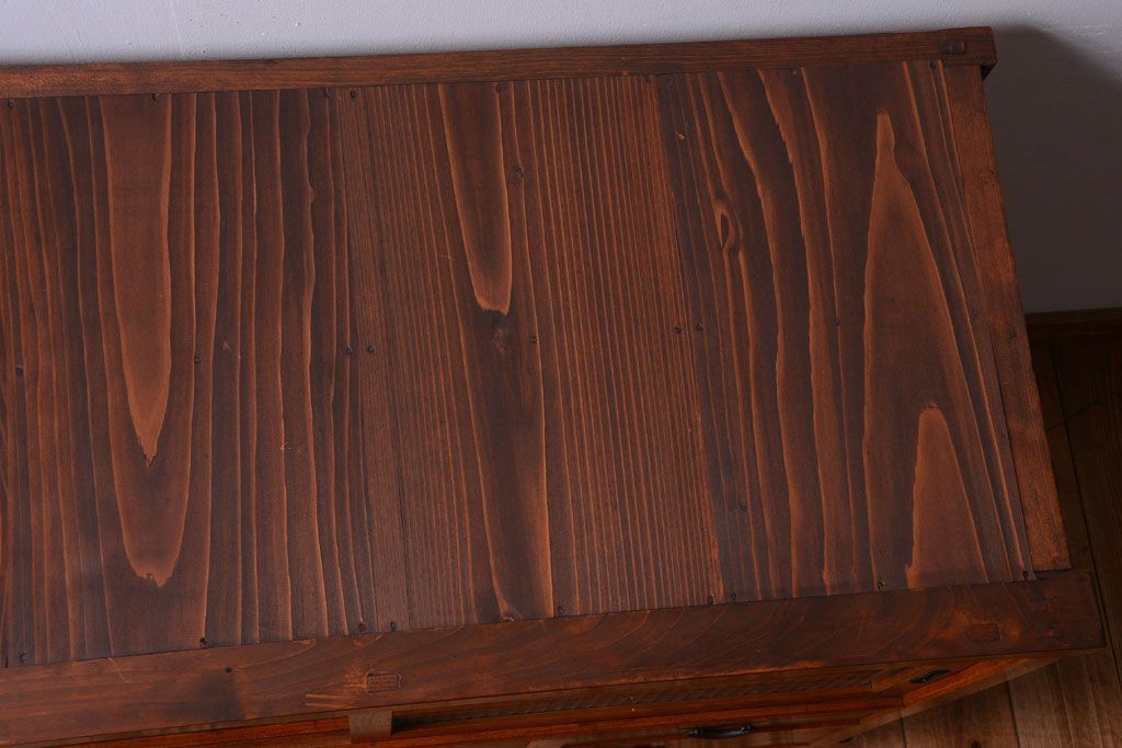 アンティーク家具　和製アンティーク　モールガラス入り!鉄脚付き収納棚(1)