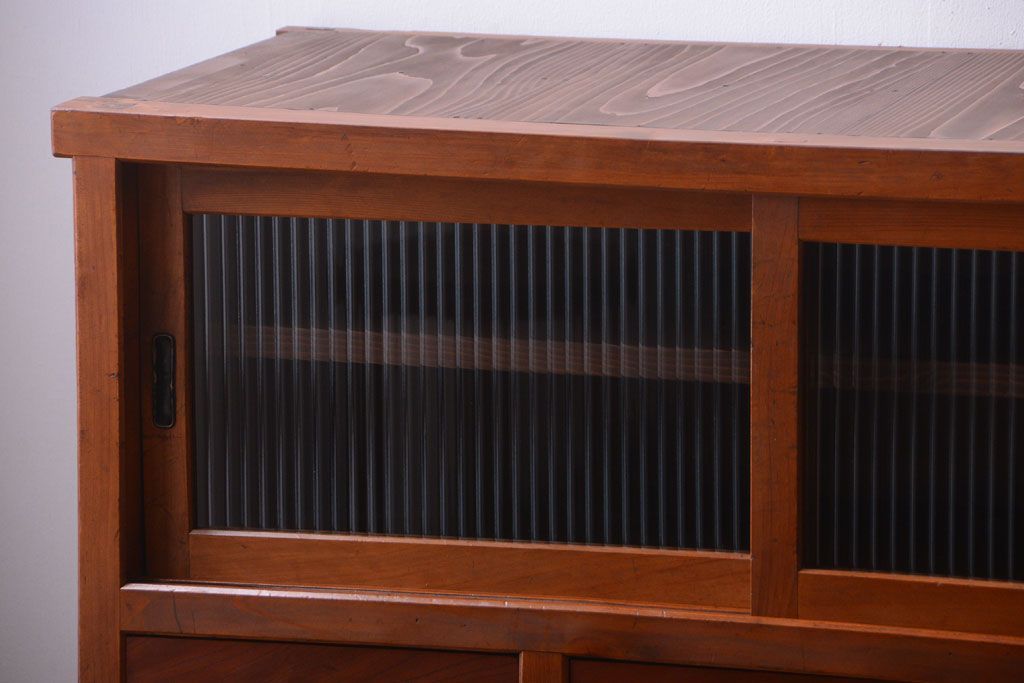 アンティーク家具　和製アンティーク　モールガラス入り!鉄脚付き収納棚(1)