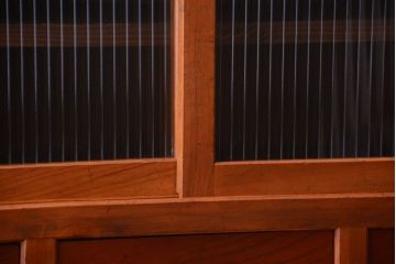 アンティーク家具　和製アンティーク　モールガラス入り!鉄脚付き収納棚(1)