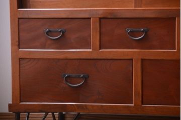 アンティーク家具　和製アンティーク　モールガラス入り!鉄脚付き収納棚(1)