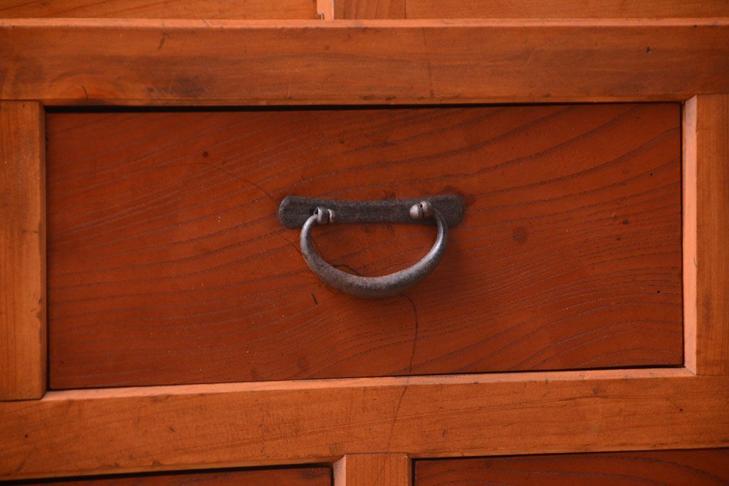 アンティーク家具　和製アンティーク　モールガラス入り!鉄脚付き収納棚(1)