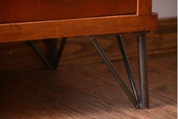 アンティーク家具　和製アンティーク　モールガラス入り!鉄脚付き収納棚(1)