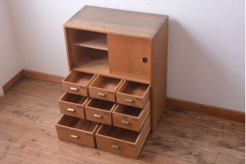 アンティーク家具　和製アンティーク　古い木味の引き出し付き収納棚