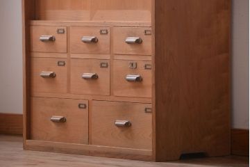 アンティーク家具　和製アンティーク　古い木味の引き出し付き収納棚