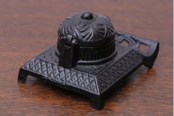 アンティーク雑貨　アンティーク　大正〜昭和初期　古いアイアンのインクボトルホルダー
