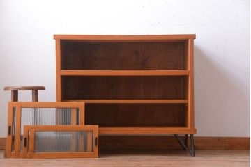 アンティーク家具　 和製アンティーク　モールガラス入り!鉄脚付き収納棚(2)