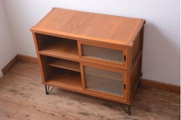 アンティーク家具　 和製アンティーク　モールガラス入り!鉄脚付き収納棚(2)