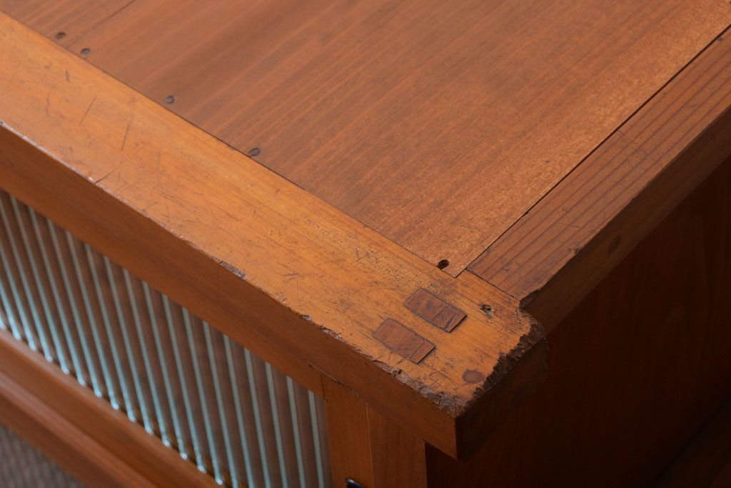 アンティーク家具　 和製アンティーク　モールガラス入り!鉄脚付き収納棚(2)