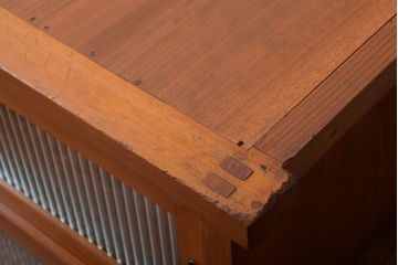 アンティーク家具　 和製アンティーク　モールガラス入り!鉄脚付き収納棚(2)