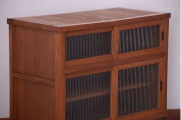 アンティーク家具　 和製アンティーク　モールガラス入り!鉄脚付き収納棚(2)