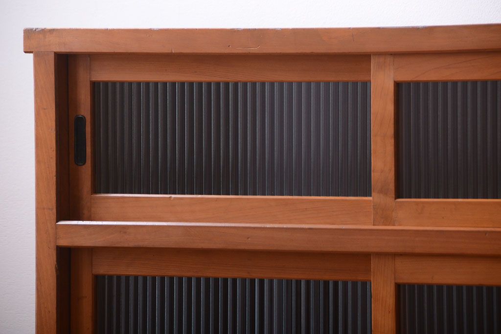 アンティーク家具　 和製アンティーク　モールガラス入り!鉄脚付き収納棚(2)