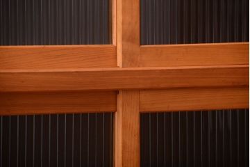 アンティーク家具　 和製アンティーク　モールガラス入り!鉄脚付き収納棚(2)