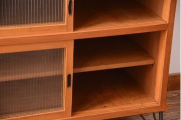 アンティーク家具　 和製アンティーク　モールガラス入り!鉄脚付き収納棚(2)