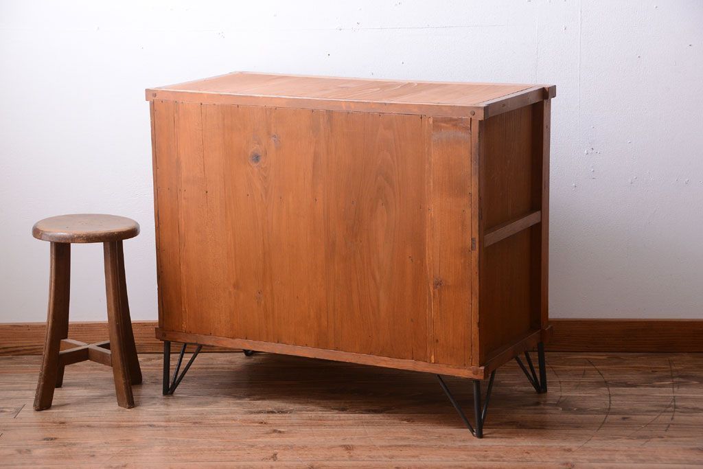 アンティーク家具　 和製アンティーク　モールガラス入り!鉄脚付き収納棚(2)