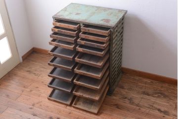 アンティーク家具　アンティーク　古い木のトレー付きペイントアイアンラック