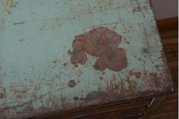 アンティーク家具　アンティーク　古い木のトレー付きペイントアイアンラック