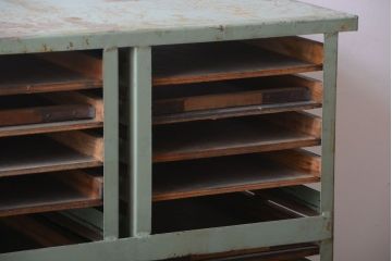 アンティーク家具　アンティーク　古い木のトレー付きペイントアイアンラック