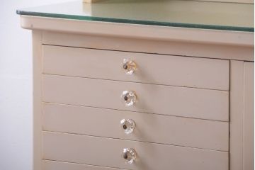 アンティーク家具　アンティーク　清潔感のあるデンタルキャビネット(ケビント)