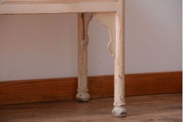 アンティーク家具　アンティーク オリジナルペイントの大振りなケビント(ガラスケース、キャビネット)