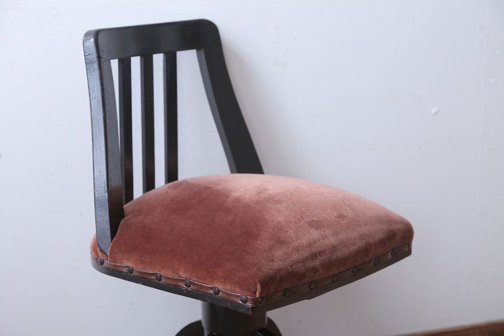 アンティーク家具　 アンティーク　シックでおしゃれな回転イス