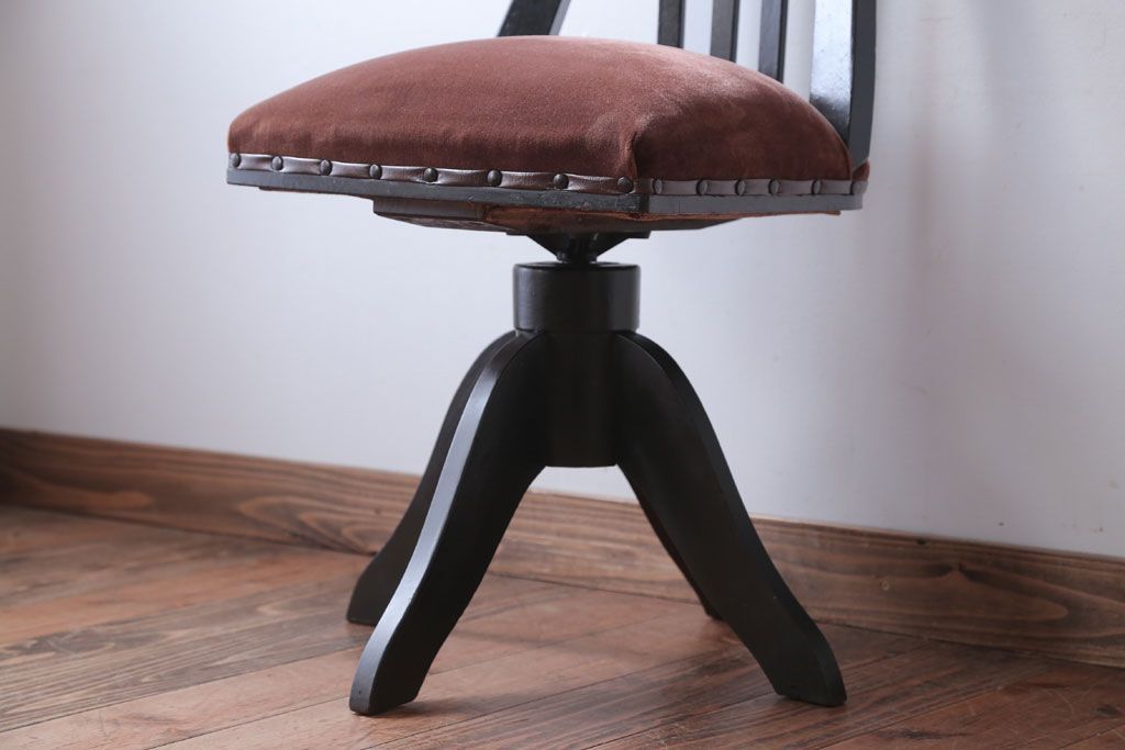 アンティーク家具　 アンティーク　シックでおしゃれな回転イス