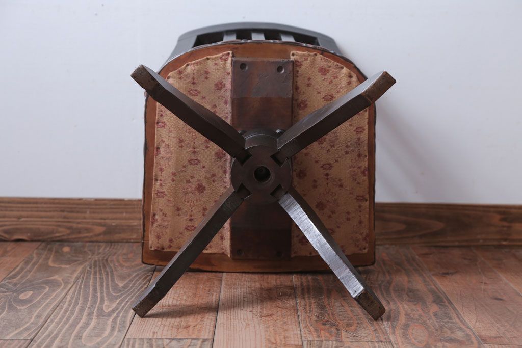 アンティーク家具　 アンティーク　シックでおしゃれな回転イス