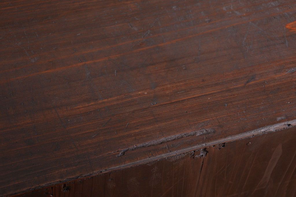 アンティーク家具　古民具・骨董　シンプルな古い衣装箪笥