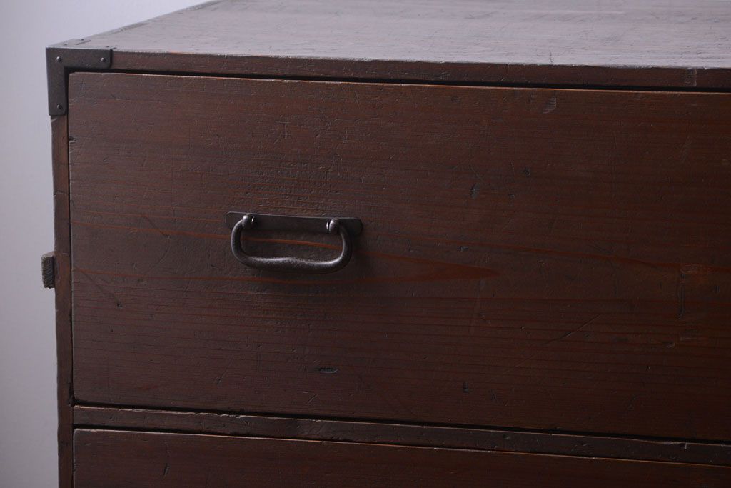 アンティーク家具　古民具・骨董　シンプルな古い衣装箪笥