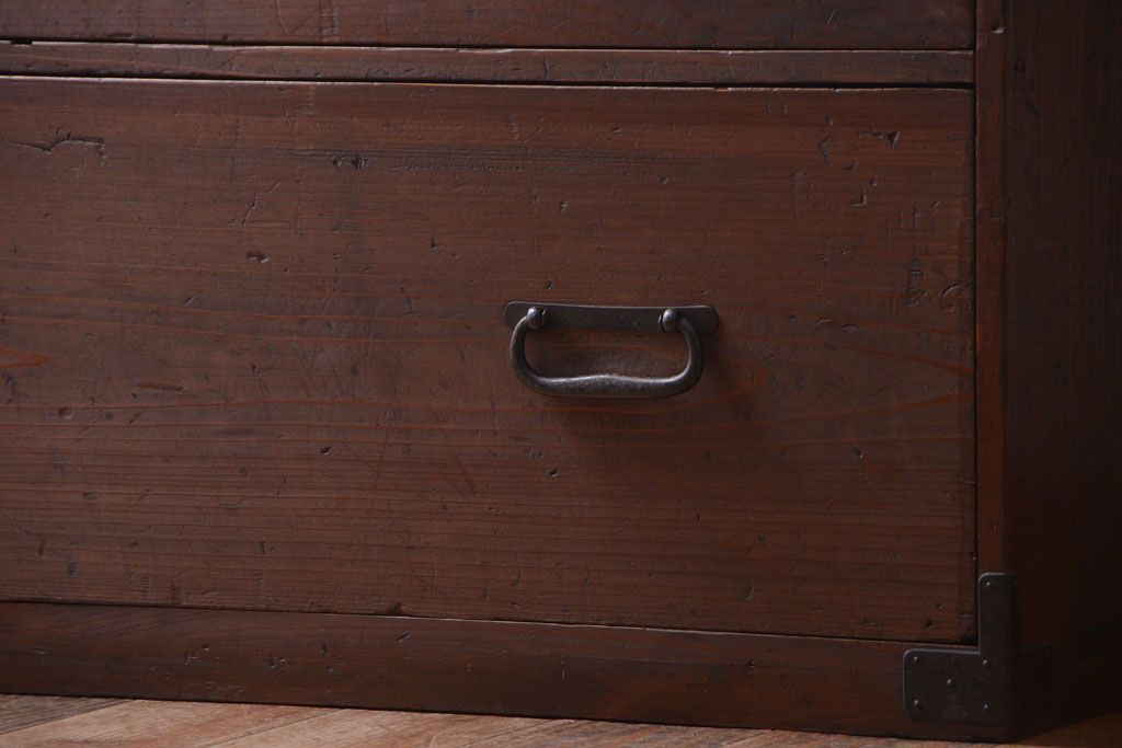 アンティーク家具　古民具・骨董　シンプルな古い衣装箪笥