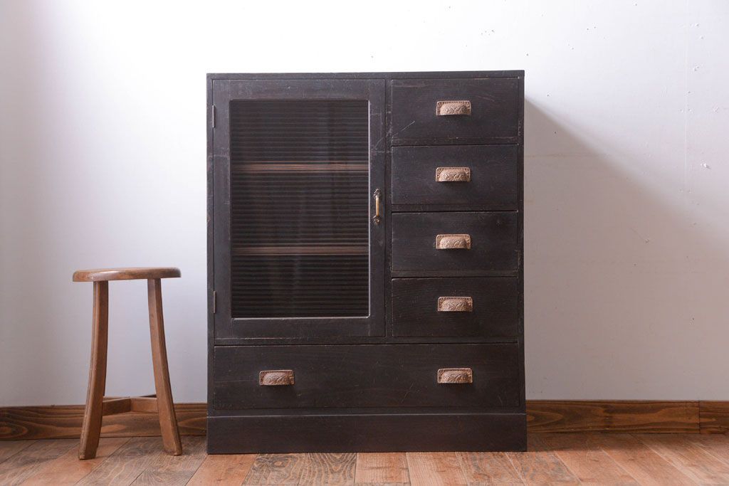 アンティーク家具　和製アンティーク　モールガラス入り!引き出し付きの珍しい収納棚