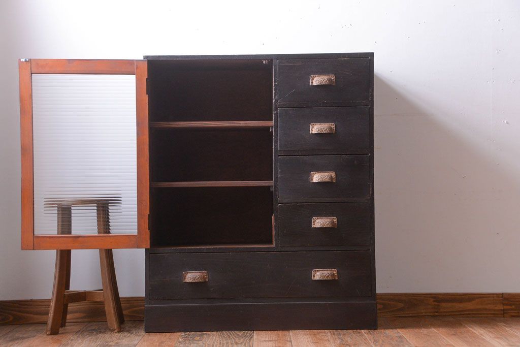 アンティーク家具　和製アンティーク　モールガラス入り!引き出し付きの珍しい収納棚