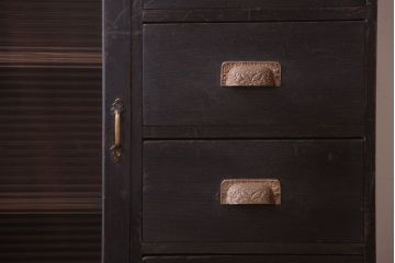 アンティーク家具　和製アンティーク　モールガラス入り!引き出し付きの珍しい収納棚