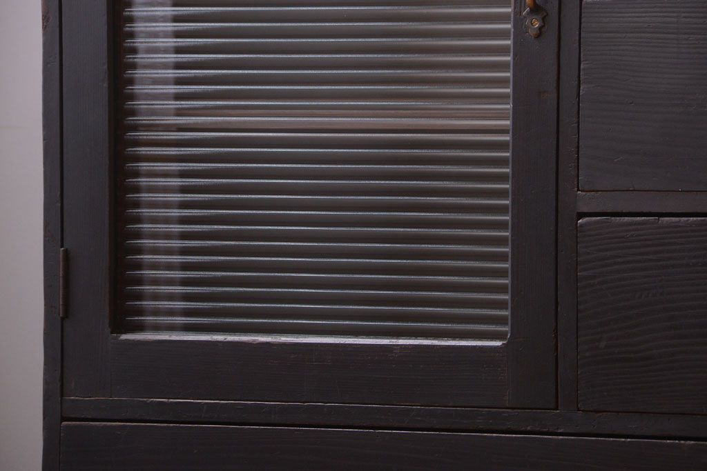 アンティーク家具　和製アンティーク　モールガラス入り!引き出し付きの珍しい収納棚