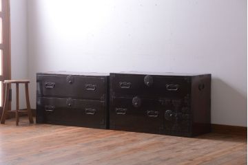 アンティーク家具　古民具・骨董　丸金具が印象的!黒漆塗り庄内箪笥