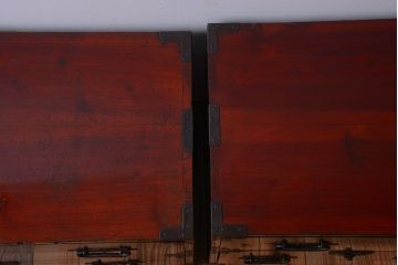 アンティーク家具　古民具・骨董　丸金具が印象的!黒漆塗り庄内箪笥