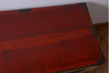 アンティーク家具　古民具・骨董　丸金具が印象的!黒漆塗り庄内箪笥