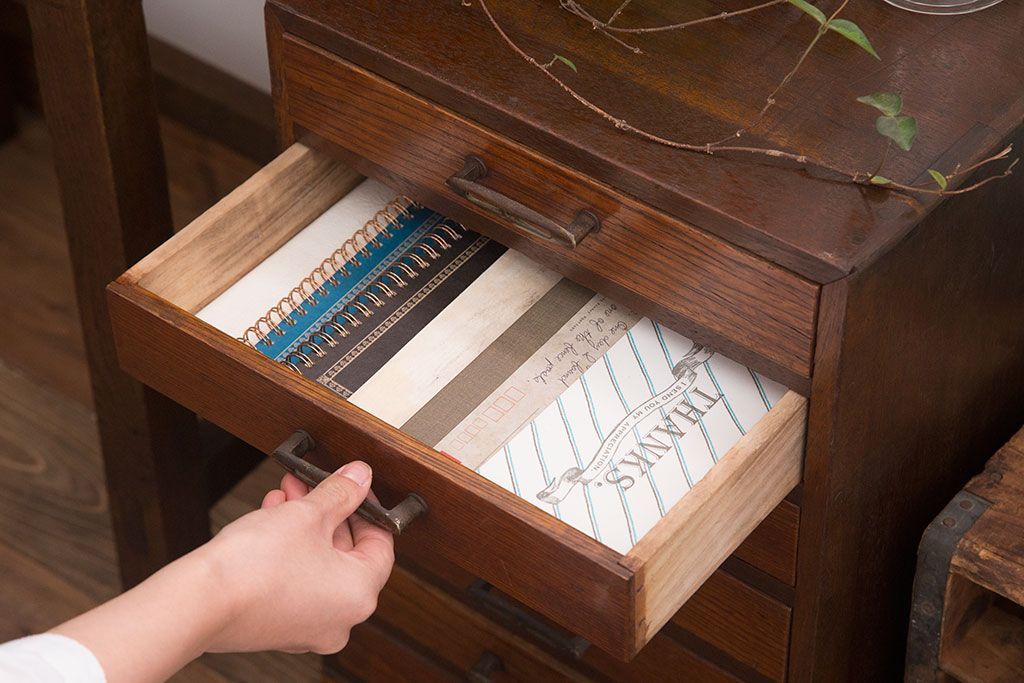 アンティーク家具　和製アンティーク　取っ手がおしゃれな7段の小引き出し