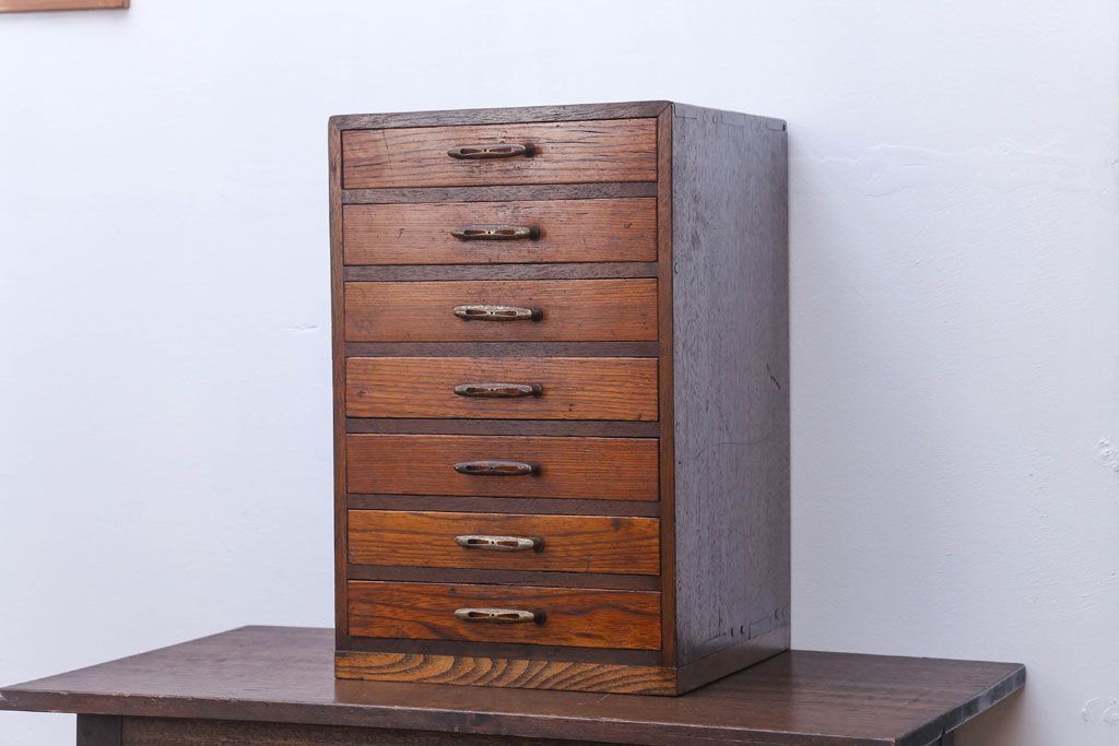 アンティーク家具　和製アンティーク　取っ手がおしゃれな7段の小引き出し