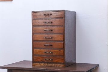 アンティーク家具　和製アンティーク　取っ手がおしゃれな7段の小引き出し