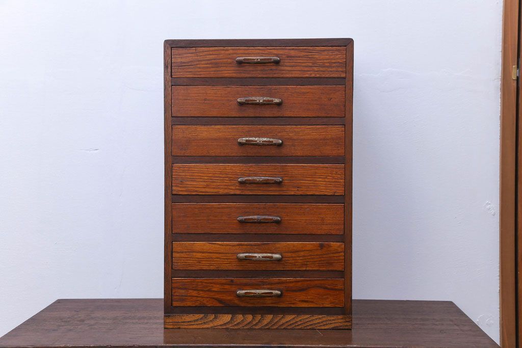 アンティーク家具　和製アンティーク　取っ手がおしゃれな7段の小引き出し