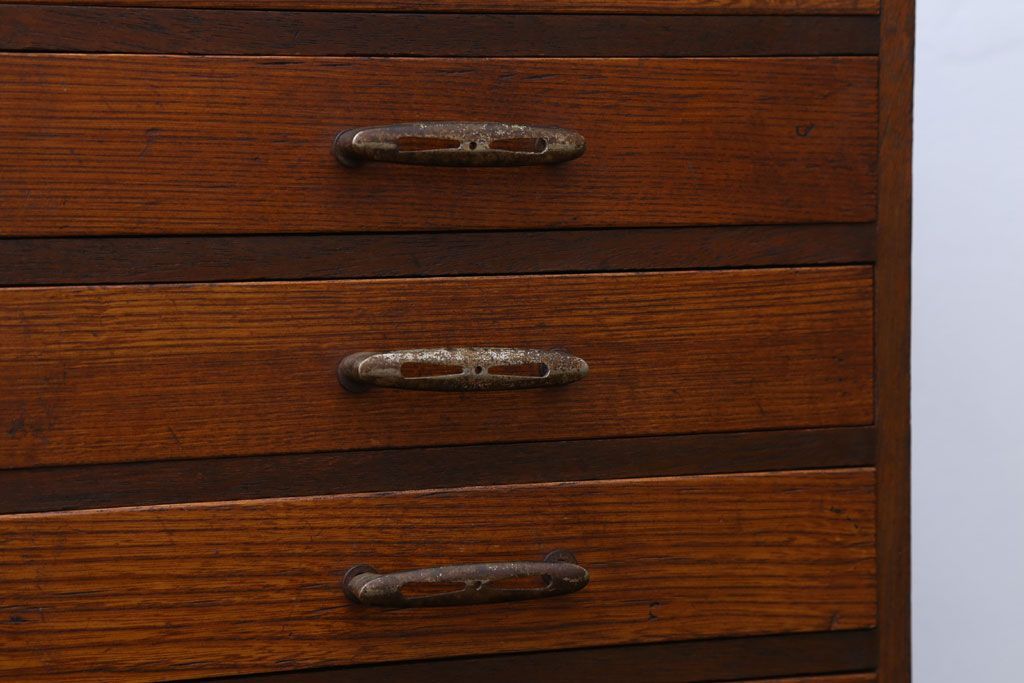 アンティーク家具　和製アンティーク　取っ手がおしゃれな7段の小引き出し